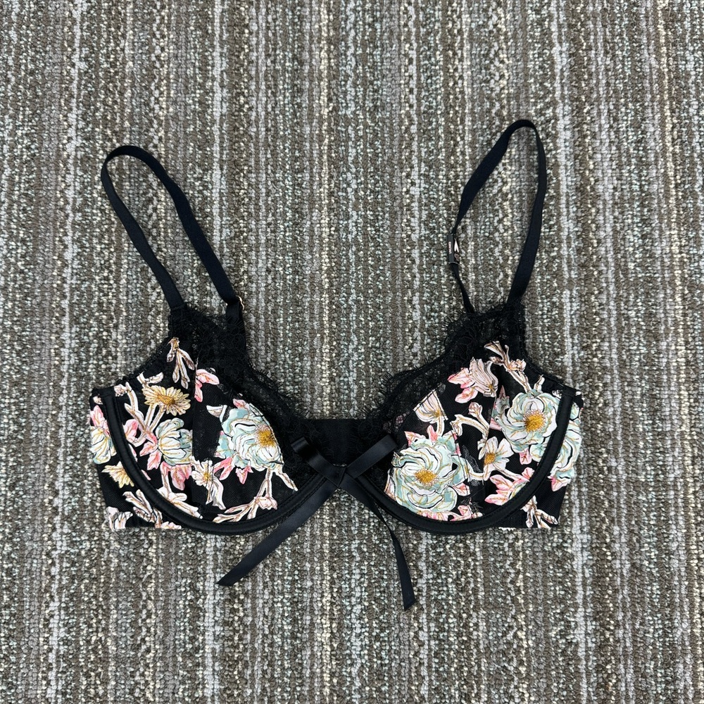 Victoria’s Secret | Women’s Lacey Bralette NWT